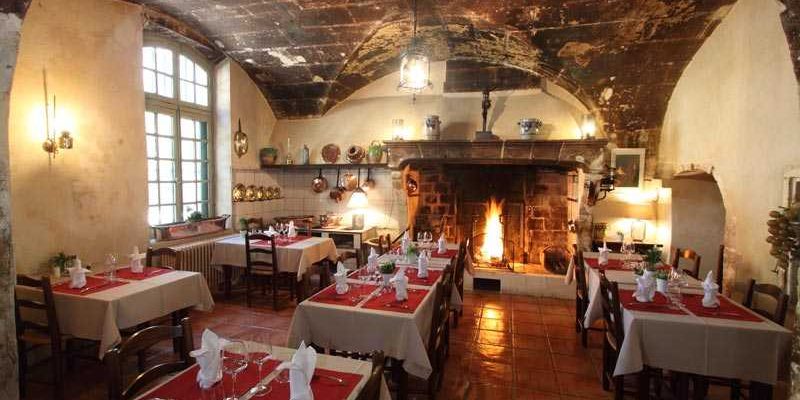 Dining at Chateau de Servanes, Les Baux de Provence, France. Golf Planet Holidays