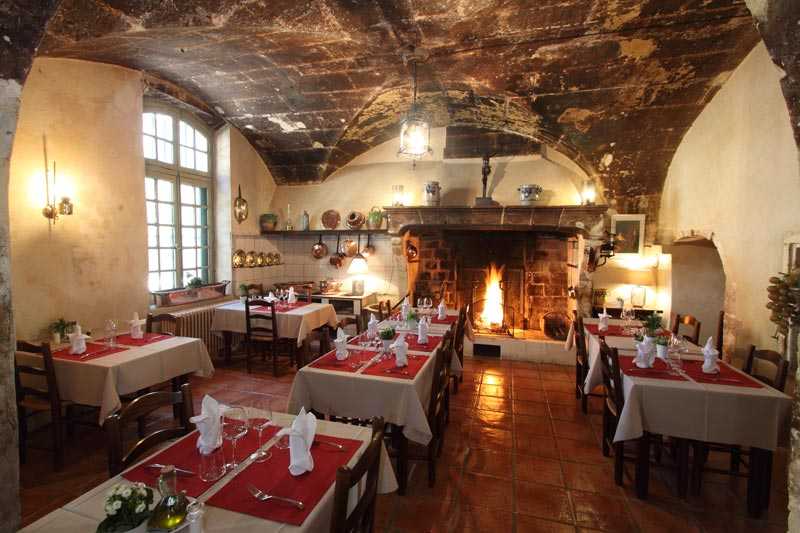 Dining at Chateau de Servanes, Les Baux de Provence, France. Golf Planet Holidays