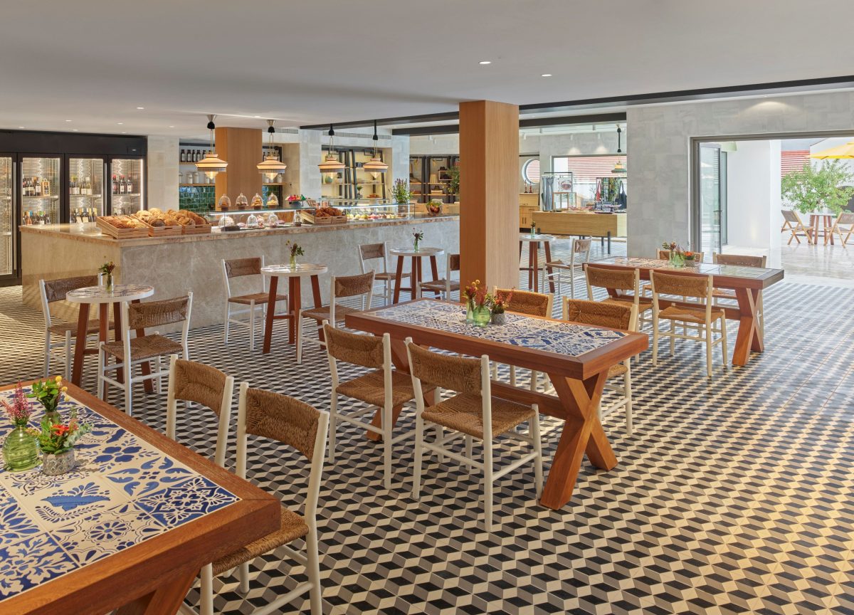 Casual dining in the Cafe Central at the Viceroy Hotel, Ombria Resort, Algarve, Portugal. Golf Planet Holidays.