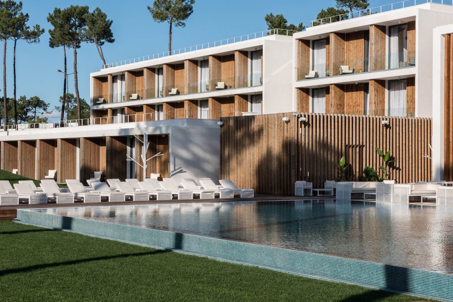 Outdoor view of the Aroeira Hotel, Lisbon, Portugal. Golf Planet Holidays