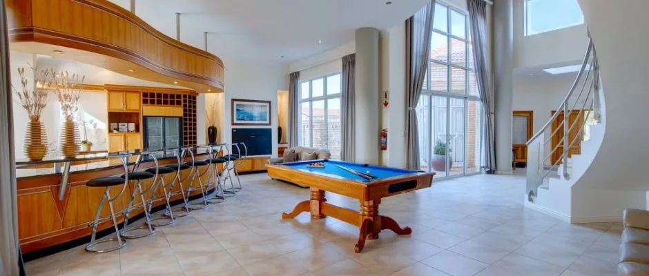 Convivial bar at African Oceans Manor, Mossel Bay, South Africa. Golf Planet Holidays.