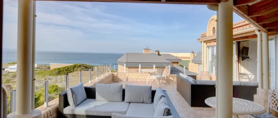 Relax at African Oceans Manor, Mossel Bay, South Africa. Golf Planet Holidays.