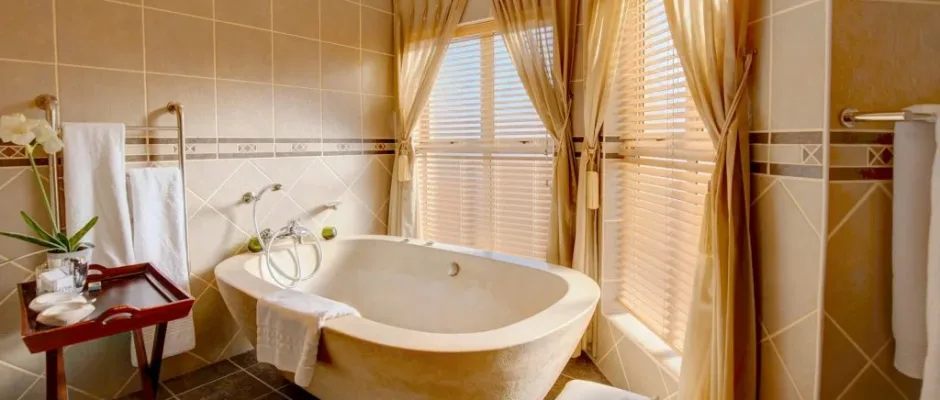 Your ensuite at African Oceans Manor, Mossel Bay, South Africa. Golf Planet Holidays.