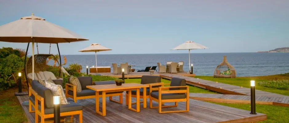 Evening drinks out by the ocean at African Oceans Manor, Mossel Bay, South Africa. Golf Planet Holidays.