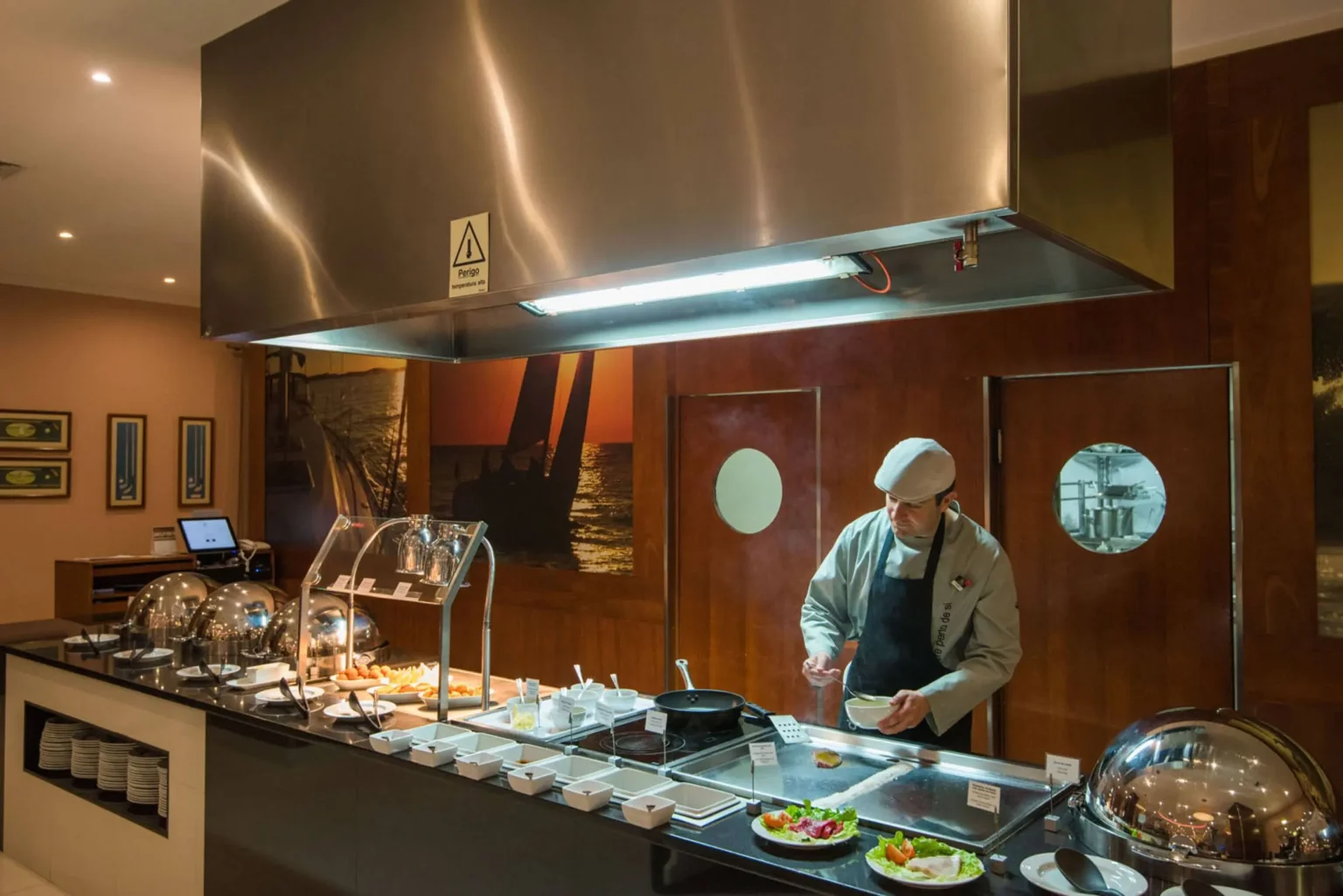 The buffet restaurant at Vila Gale Marina, Vilamoura
