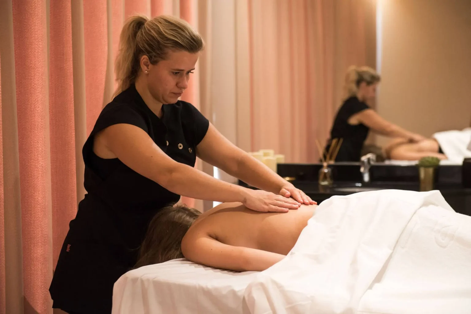 A treatment at the Satsanga wellness spa, Vila Gale Marina