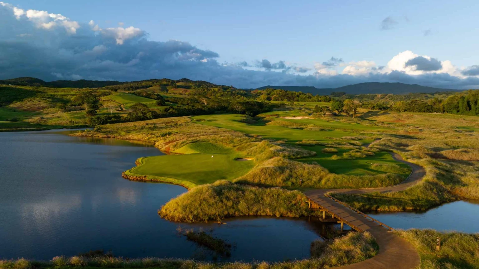 La Reserve golf course at the Heritage Golf and Spa Resort, Mauritius. Golf Planet Holidays.