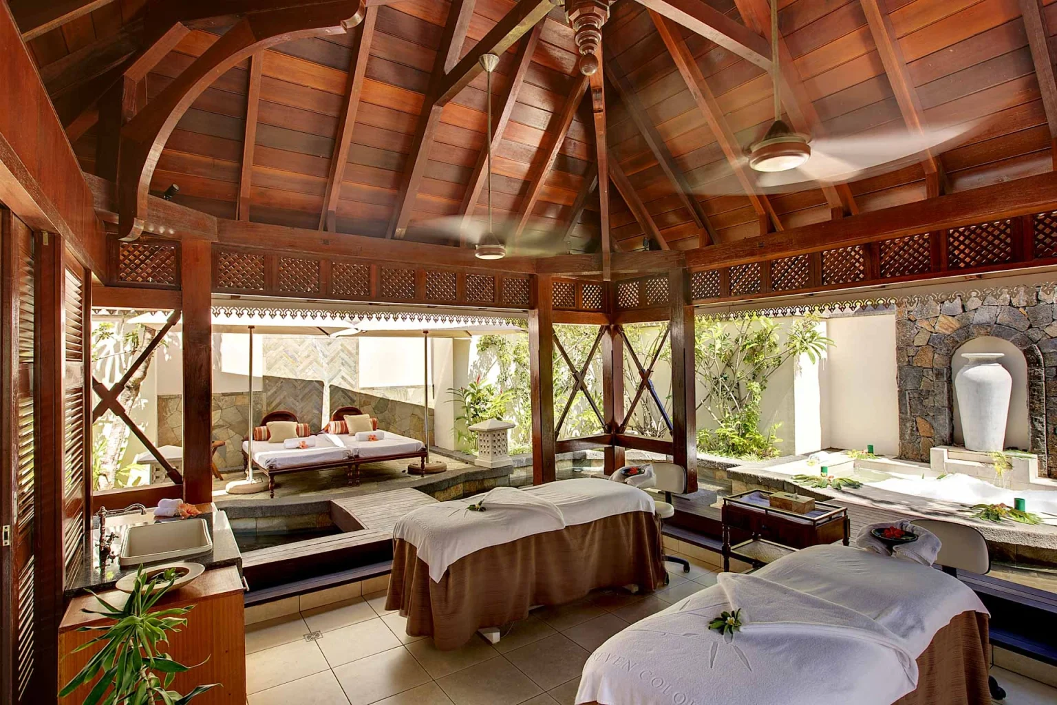 Honeymoon gazebo at Heritage Le Telfair Golf and Wellness Resort, Mauritius. Golf Planet Holidays.