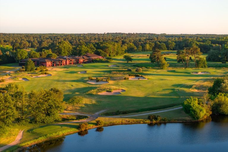 Cabot Bordeaux (Châteaux & Vignes Courses)